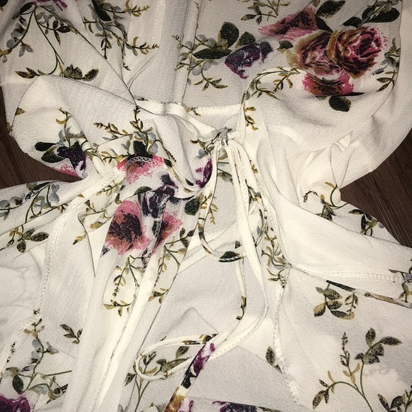 Beautiful, long, flowery dress - Picture 2 of 3